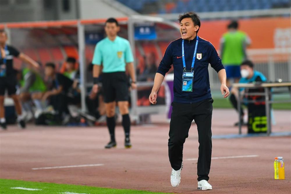 篮球预选赛掀起高潮，皖江雷豹队强势横扫岭南雄狮队，老将里程碑之夜——关键战拿下信心(抗战胜利80周年举办篮球赛的报道)