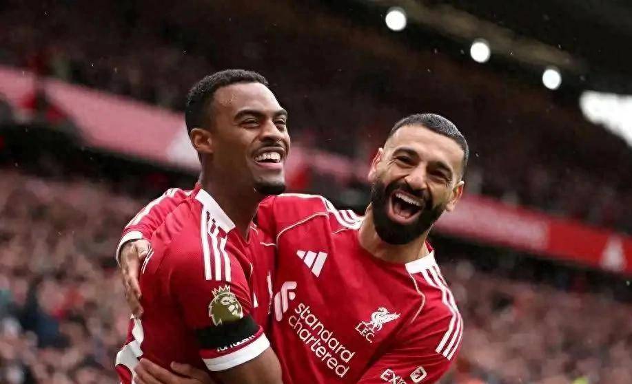 包含萨拉赫与50激战老鹰分钟，出色发挥胜负难料！，C罗焦点对战赢得满堂喝彩的词条