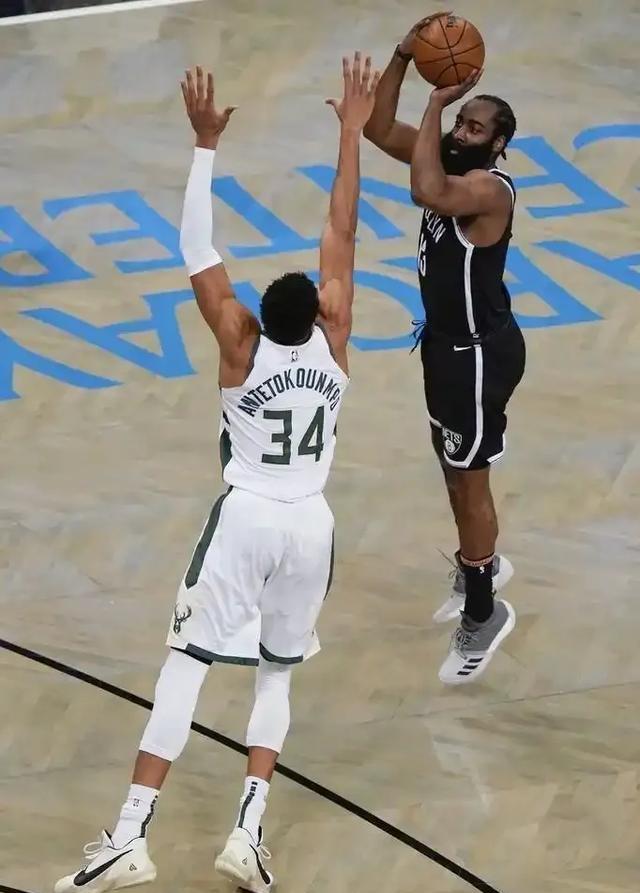 字母哥意外战胜塞尔维亚队，表现优异引爆全场！引发球迷热议的简单介绍