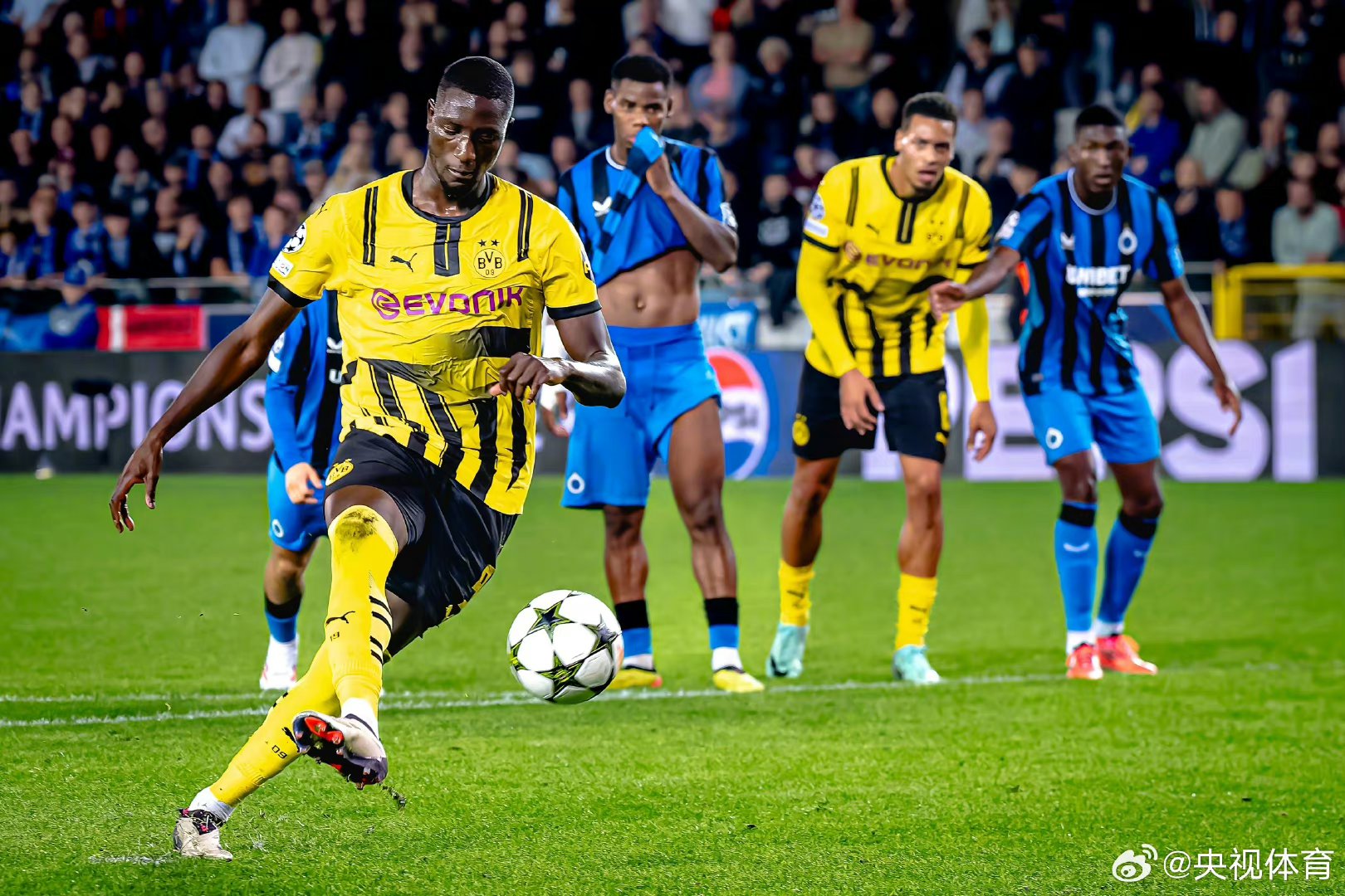 关键时刻突围战来临；多特蒙德围绕意甲外线爆发；赛场秩序良好；心理建设被强调的简单介绍