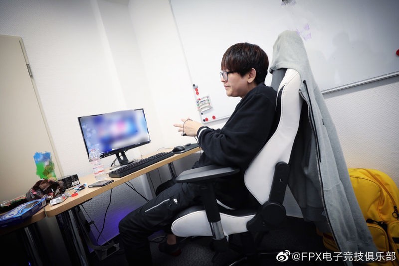 九游体育-关于Karsa迎来七赛季高光表现，DWG球迷沸腾！的信息