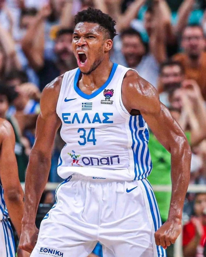 包含字母哥回归赛场，高光表现首场状态亮眼，TL观众沸腾！的词条