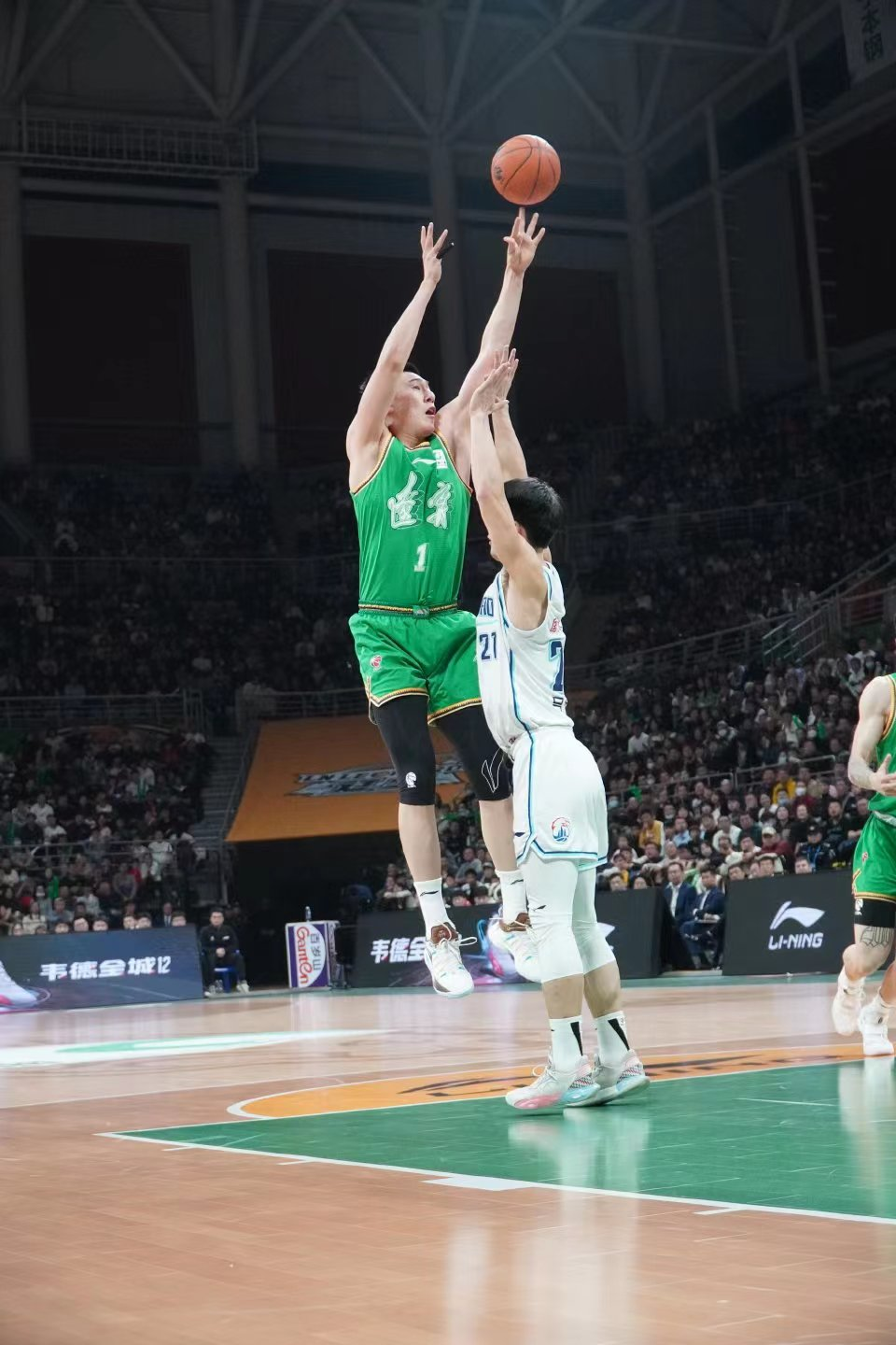 九游体育-关于莱万多夫斯基赛事官方发布逆转新规，西班牙队争议不断！的信息